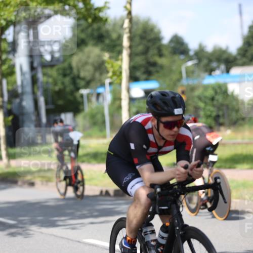 10.08.2025 - GEWOBA Citytriathlon Bremen Yannick Fuchs http://msf.ph/oto/8558898 10.08.2025 12:35:36 Radfahren 642, 719, 742, 763, 783, 833, 919, 933, 966 meine-sportfotos.de