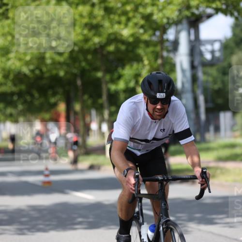 10.08.2025 - GEWOBA Citytriathlon Bremen Yannick Fuchs http://msf.ph/oto/8558908 10.08.2025 12:35:39 Radfahren 642, 719, 742, 763, 783, 833, 919, 933, 966 meine-sportfotos.de