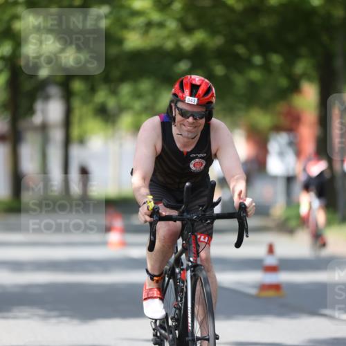 10.08.2025 - GEWOBA Citytriathlon Bremen Yannick Fuchs http://msf.ph/oto/8558930 10.08.2025 12:35:56 Radfahren 567, 843, 877, 933, 966 meine-sportfotos.de