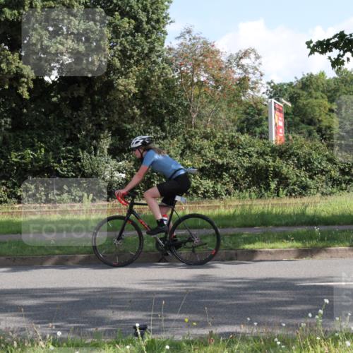 10.08.2025 - GEWOBA Citytriathlon Bremen Yannick Fuchs http://msf.ph/oto/8558940 10.08.2025 10:35:43 Radfahren 71, 83, 109, 225, 392, 452, 454, 466, 480 meine-sportfotos.de