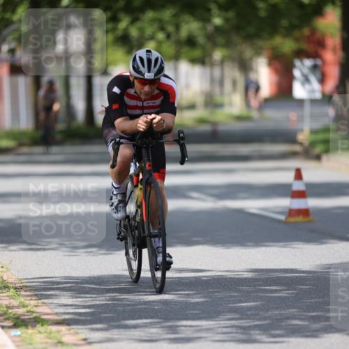 10.08.2025 - GEWOBA Citytriathlon Bremen Yannick Fuchs http://msf.ph/oto/8558944 10.08.2025 12:36:04 Radfahren 567, 582, 636, 759, 843, 877 meine-sportfotos.de