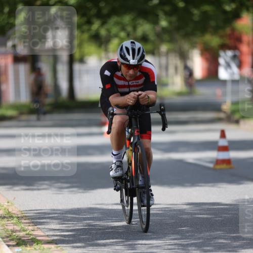 10.08.2025 - GEWOBA Citytriathlon Bremen Yannick Fuchs http://msf.ph/oto/8558946 10.08.2025 12:36:04 Radfahren 567, 582, 636, 759, 843, 877 meine-sportfotos.de