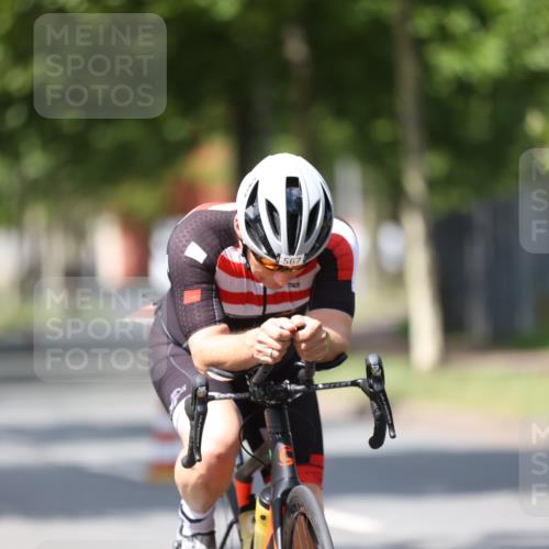 10.08.2025 - GEWOBA Citytriathlon Bremen Yannick Fuchs http://msf.ph/oto/8558951 10.08.2025 12:36:05 Radfahren 567, 582, 636, 759, 843, 877 meine-sportfotos.de