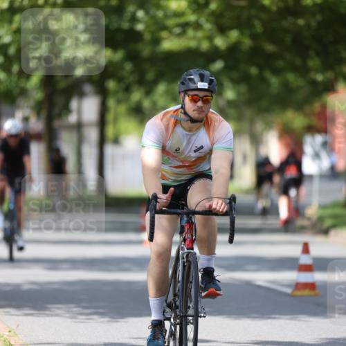 10.08.2025 - GEWOBA Citytriathlon Bremen Yannick Fuchs http://msf.ph/oto/8558960 10.08.2025 12:36:10 Radfahren 567, 582, 636, 759, 877 meine-sportfotos.de