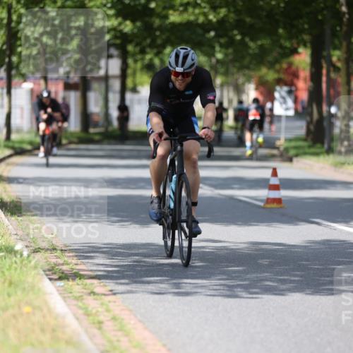 10.08.2025 - GEWOBA Citytriathlon Bremen Yannick Fuchs http://msf.ph/oto/8558982 10.08.2025 12:36:20 Radfahren 565, 582, 599, 636, 639, 759, 766, 790, 794, 872 meine-sportfotos.de
