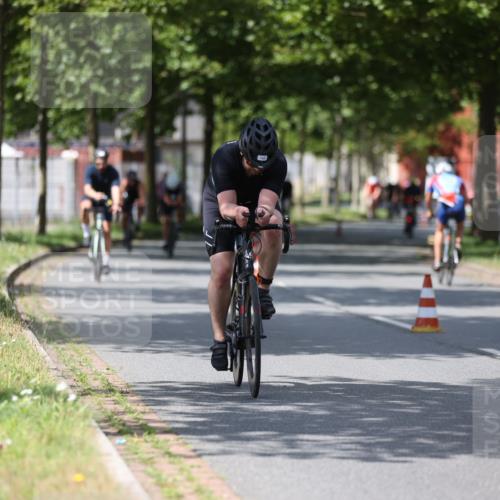 10.08.2025 - GEWOBA Citytriathlon Bremen Yannick Fuchs http://msf.ph/oto/8559000 10.08.2025 12:36:27 Radfahren 565, 582, 599, 639, 750, 766, 781, 789, 790, 794, 872, 1025 meine-sportfotos.de