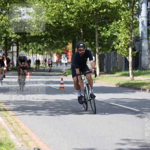 10.08.2025 - GEWOBA Citytriathlon Bremen Yannick Fuchs http://msf.ph/oto/8559011 10.08.2025 12:36:30 Radfahren 565, 599, 639, 750, 765, 766, 781, 789, 790, 794, 872, 1025, 1032 meine-sportfotos.de