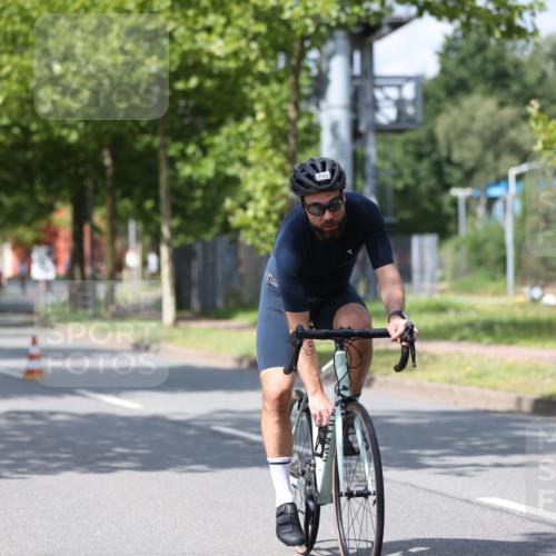 10.08.2025 - GEWOBA Citytriathlon Bremen Yannick Fuchs http://msf.ph/oto/8559013 10.08.2025 12:36:30 Radfahren 565, 599, 639, 750, 765, 766, 781, 789, 790, 794, 872, 1025, 1032 meine-sportfotos.de