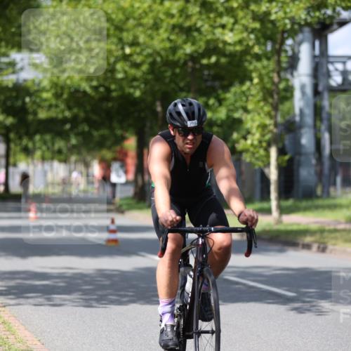 10.08.2025 - GEWOBA Citytriathlon Bremen Yannick Fuchs http://msf.ph/oto/8559020 10.08.2025 12:36:32 Radfahren 565, 570, 599, 639, 750, 765, 766, 781, 789, 790, 794, 872, 1025, 1029, 1032 meine-sportfotos.de