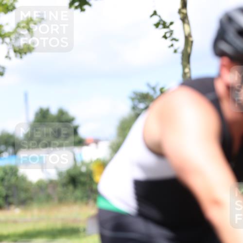 10.08.2025 - GEWOBA Citytriathlon Bremen Yannick Fuchs http://msf.ph/oto/8559024 10.08.2025 12:36:33 Radfahren 565, 570, 599, 639, 701, 750, 765, 766, 781, 789, 790, 794, 872, 1025, 1029, 1032 meine-sportfotos.de