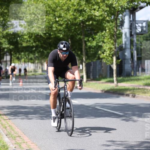 10.08.2025 - GEWOBA Citytriathlon Bremen Yannick Fuchs http://msf.ph/oto/8559028 10.08.2025 12:36:36 Radfahren 565, 570, 599, 639, 701, 750, 765, 766, 781, 789, 790, 794, 872, 1025, 1029, 1032 meine-sportfotos.de