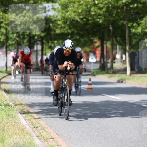 10.08.2025 - GEWOBA Citytriathlon Bremen Yannick Fuchs http://msf.ph/oto/8559033 10.08.2025 12:36:38 Radfahren 565, 570, 599, 701, 750, 765, 766, 781, 789, 790, 794, 872, 1025, 1029, 1032 meine-sportfotos.de