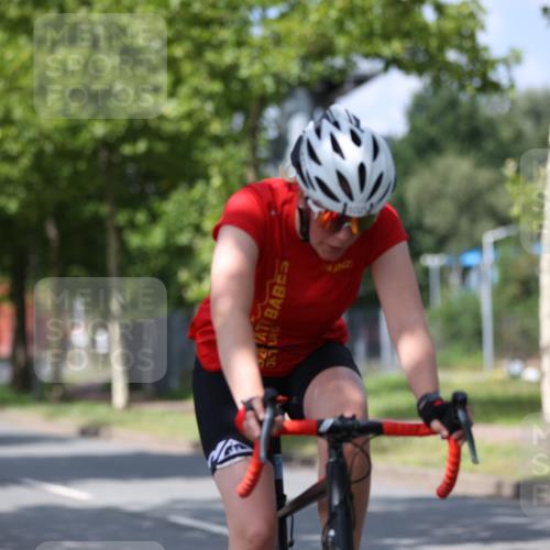 10.08.2025 - GEWOBA Citytriathlon Bremen Yannick Fuchs http://msf.ph/oto/8559041 10.08.2025 12:36:40 Radfahren 570, 701, 750, 765, 766, 781, 789, 790, 794, 872, 1025, 1029, 1032 meine-sportfotos.de