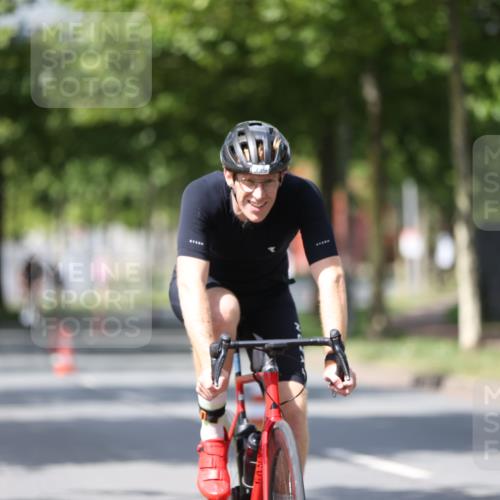 10.08.2025 - GEWOBA Citytriathlon Bremen Yannick Fuchs http://msf.ph/oto/8559056 10.08.2025 12:36:54 Radfahren 570, 631, 678, 701, 734, 739, 765, 982, 1029, 1033 meine-sportfotos.de