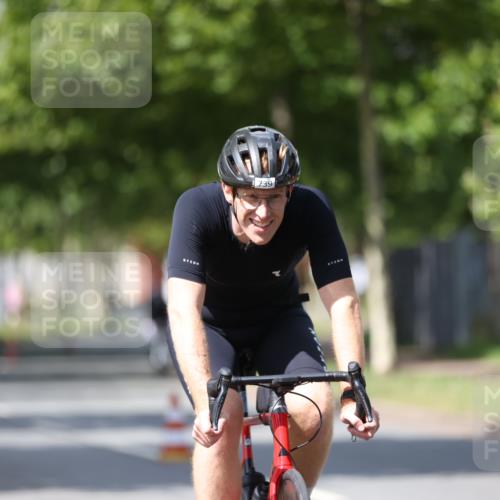 10.08.2025 - GEWOBA Citytriathlon Bremen Yannick Fuchs http://msf.ph/oto/8559057 10.08.2025 12:36:55 Radfahren 570, 631, 678, 701, 734, 739, 982, 1029, 1033 meine-sportfotos.de
