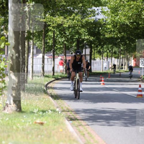 10.08.2025 - GEWOBA Citytriathlon Bremen Yannick Fuchs http://msf.ph/oto/8559059 10.08.2025 12:36:56 Radfahren 570, 631, 678, 701, 734, 739, 982, 1029, 1033 meine-sportfotos.de
