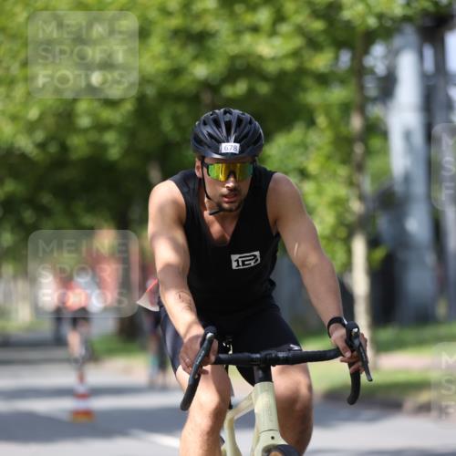 10.08.2025 - GEWOBA Citytriathlon Bremen Yannick Fuchs http://msf.ph/oto/8559066 10.08.2025 12:36:58 Radfahren 631, 678, 701, 734, 739, 982, 1033 meine-sportfotos.de