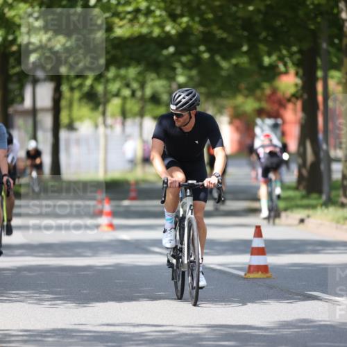 10.08.2025 - GEWOBA Citytriathlon Bremen Yannick Fuchs http://msf.ph/oto/8559067 10.08.2025 12:36:59 Radfahren 631, 678, 734, 739, 982, 1033 meine-sportfotos.de