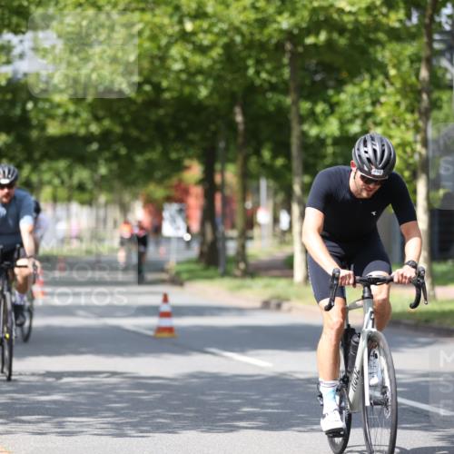 10.08.2025 - GEWOBA Citytriathlon Bremen Yannick Fuchs http://msf.ph/oto/8559072 10.08.2025 12:37:00 Radfahren 631, 678, 734, 739, 982, 1033 meine-sportfotos.de