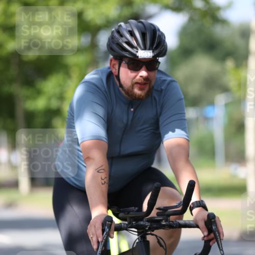 10.08.2025 - GEWOBA Citytriathlon Bremen Yannick Fuchs http://msf.ph/oto/8559078 10.08.2025 12:37:02 Radfahren 631, 678, 726, 734, 739, 982, 1033 meine-sportfotos.de