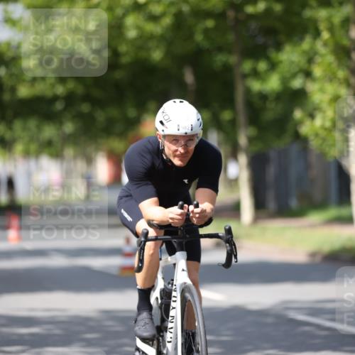 10.08.2025 - GEWOBA Citytriathlon Bremen Yannick Fuchs http://msf.ph/oto/8559084 10.08.2025 12:37:06 Radfahren 631, 678, 726, 734, 739, 804, 982, 1033 meine-sportfotos.de