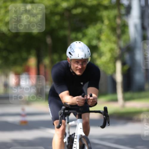 10.08.2025 - GEWOBA Citytriathlon Bremen Yannick Fuchs http://msf.ph/oto/8559085 10.08.2025 12:37:06 Radfahren 631, 678, 726, 734, 739, 804, 982, 1033 meine-sportfotos.de
