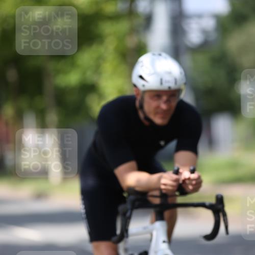 10.08.2025 - GEWOBA Citytriathlon Bremen Yannick Fuchs http://msf.ph/oto/8559086 10.08.2025 12:37:06 Radfahren 631, 678, 726, 734, 739, 804, 982, 1033 meine-sportfotos.de