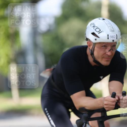 10.08.2025 - GEWOBA Citytriathlon Bremen Yannick Fuchs http://msf.ph/oto/8559087 10.08.2025 12:37:06 Radfahren 631, 678, 726, 734, 739, 804, 982, 1033 meine-sportfotos.de