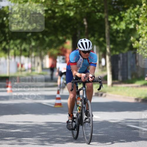 10.08.2025 - GEWOBA Citytriathlon Bremen Yannick Fuchs http://msf.ph/oto/8559100 10.08.2025 12:37:16 Radfahren 631, 726, 804, 982 meine-sportfotos.de