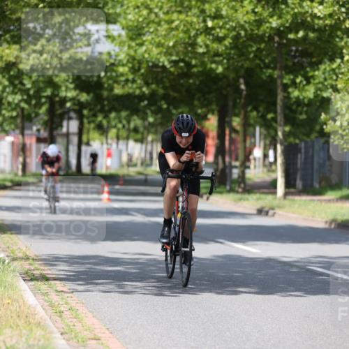 10.08.2025 - GEWOBA Citytriathlon Bremen Yannick Fuchs http://msf.ph/oto/8559108 10.08.2025 12:37:39 Radfahren 563, 603 meine-sportfotos.de