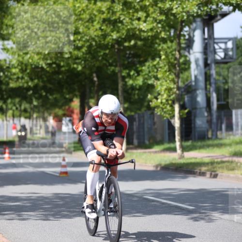10.08.2025 - GEWOBA Citytriathlon Bremen Yannick Fuchs http://msf.ph/oto/8559114 10.08.2025 12:37:42 Radfahren 563, 603 meine-sportfotos.de