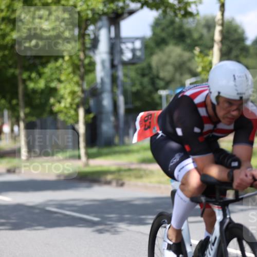 10.08.2025 - GEWOBA Citytriathlon Bremen Yannick Fuchs http://msf.ph/oto/8559117 10.08.2025 12:37:42 Radfahren 563, 603 meine-sportfotos.de