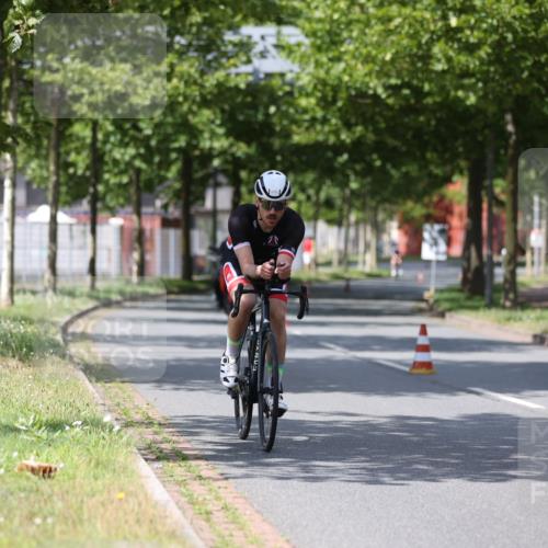 10.08.2025 - GEWOBA Citytriathlon Bremen Yannick Fuchs http://msf.ph/oto/8559120 10.08.2025 12:37:46 Radfahren 563, 603 meine-sportfotos.de