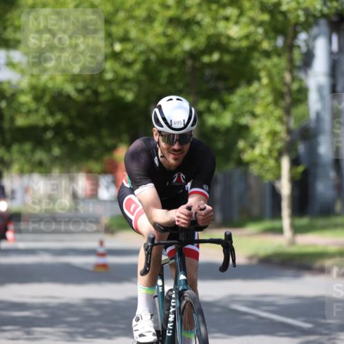 10.08.2025 - GEWOBA Citytriathlon Bremen Yannick Fuchs http://msf.ph/oto/8559122 10.08.2025 12:37:47 Radfahren 563, 603, 618 meine-sportfotos.de