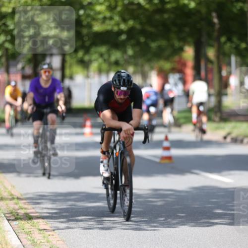 10.08.2025 - GEWOBA Citytriathlon Bremen Yannick Fuchs http://msf.ph/oto/8559134 10.08.2025 12:38:05 Radfahren 618, 671, 761, 764, 782, 784, 825, 844, 853, 1018 meine-sportfotos.de