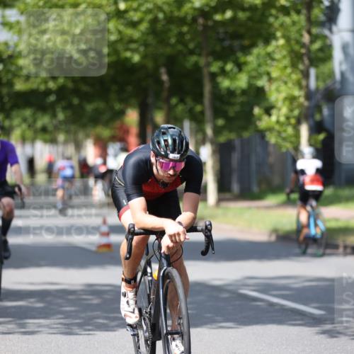 10.08.2025 - GEWOBA Citytriathlon Bremen Yannick Fuchs http://msf.ph/oto/8559137 10.08.2025 12:38:06 Radfahren 618, 671, 761, 764, 782, 784, 825, 844, 853, 1018 meine-sportfotos.de