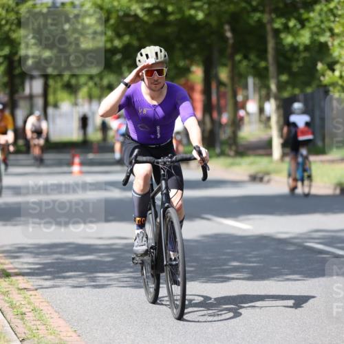 10.08.2025 - GEWOBA Citytriathlon Bremen Yannick Fuchs http://msf.ph/oto/8559139 10.08.2025 12:38:06 Radfahren 618, 671, 761, 764, 782, 784, 825, 844, 853, 1018 meine-sportfotos.de