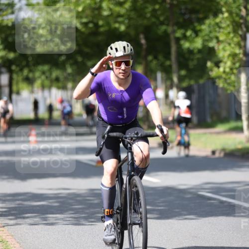 10.08.2025 - GEWOBA Citytriathlon Bremen Yannick Fuchs http://msf.ph/oto/8559140 10.08.2025 12:38:06 Radfahren 618, 671, 761, 764, 782, 784, 825, 844, 853, 1018 meine-sportfotos.de