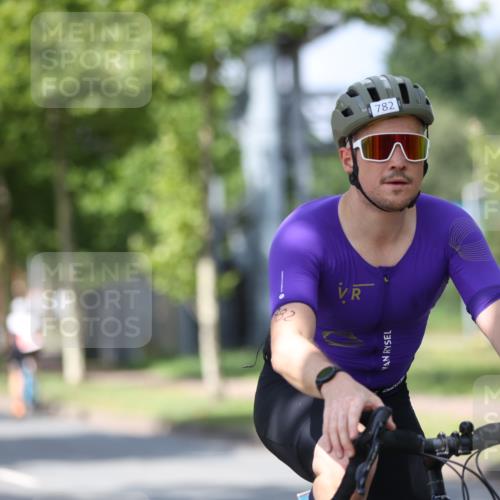 10.08.2025 - GEWOBA Citytriathlon Bremen Yannick Fuchs http://msf.ph/oto/8559143 10.08.2025 12:38:07 Radfahren 618, 671, 761, 764, 782, 784, 825, 844, 853, 1018 meine-sportfotos.de