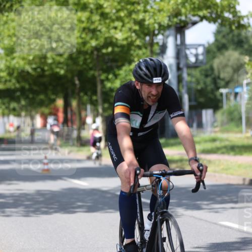 10.08.2025 - GEWOBA Citytriathlon Bremen Yannick Fuchs http://msf.ph/oto/8559161 10.08.2025 12:38:12 Radfahren 557, 618, 671, 761, 764, 782, 784, 825, 844, 853, 1018 meine-sportfotos.de