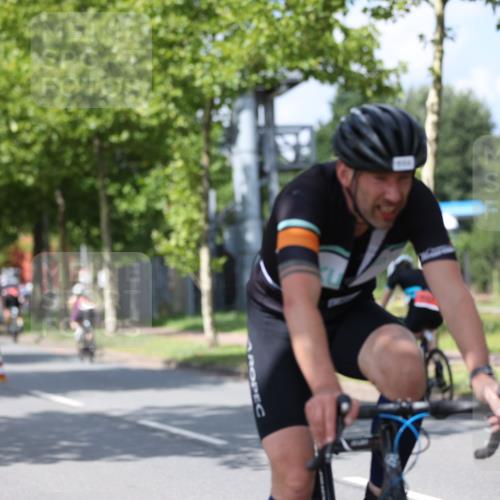 10.08.2025 - GEWOBA Citytriathlon Bremen Yannick Fuchs http://msf.ph/oto/8559162 10.08.2025 12:38:12 Radfahren 557, 618, 671, 761, 764, 782, 784, 825, 844, 853, 1018 meine-sportfotos.de