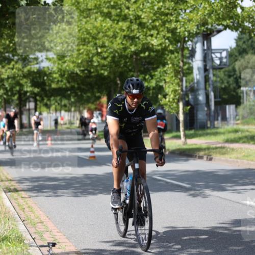 10.08.2025 - GEWOBA Citytriathlon Bremen Yannick Fuchs http://msf.ph/oto/8559166 10.08.2025 12:38:13 Radfahren 557, 671, 761, 764, 782, 784, 825, 844, 853, 1018 meine-sportfotos.de