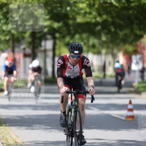 10.08.2025 - GEWOBA Citytriathlon Bremen Yannick Fuchs http://msf.ph/oto/8559200 10.08.2025 12:38:39 Radfahren 555, 634, 662, 740, 772, 797, 892, 940 meine-sportfotos.de