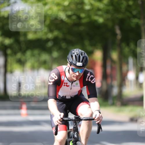 10.08.2025 - GEWOBA Citytriathlon Bremen Yannick Fuchs http://msf.ph/oto/8559203 10.08.2025 12:38:40 Radfahren 555, 634, 662, 740, 762, 772, 797, 892, 940 meine-sportfotos.de