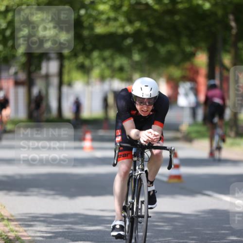 10.08.2025 - GEWOBA Citytriathlon Bremen Yannick Fuchs http://msf.ph/oto/8559216 10.08.2025 12:38:44 Radfahren 555, 634, 662, 720, 740, 762, 772, 797, 892, 940, 1019 meine-sportfotos.de