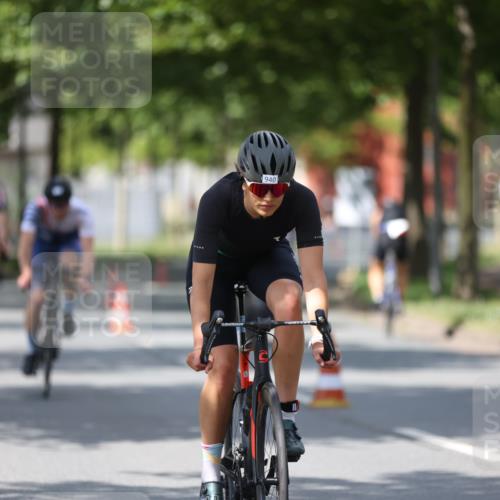10.08.2025 - GEWOBA Citytriathlon Bremen Yannick Fuchs http://msf.ph/oto/8559226 10.08.2025 12:38:48 Radfahren 555, 634, 662, 720, 740, 762, 772, 797, 892, 940, 978, 1019 meine-sportfotos.de
