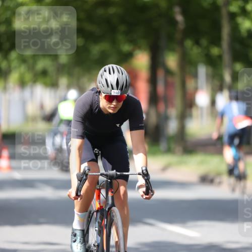 10.08.2025 - GEWOBA Citytriathlon Bremen Yannick Fuchs http://msf.ph/oto/8559227 10.08.2025 12:38:48 Radfahren 555, 634, 662, 720, 740, 762, 772, 797, 892, 940, 978, 1019 meine-sportfotos.de