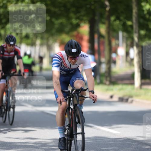 10.08.2025 - GEWOBA Citytriathlon Bremen Yannick Fuchs http://msf.ph/oto/8559229 10.08.2025 12:38:49 Radfahren 555, 634, 662, 720, 740, 762, 772, 797, 892, 940, 978, 1019 meine-sportfotos.de
