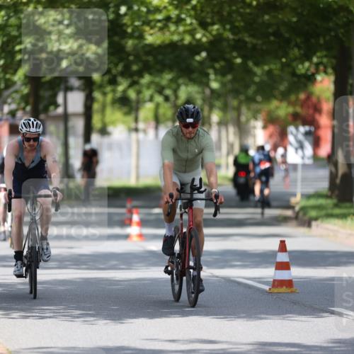 10.08.2025 - GEWOBA Citytriathlon Bremen Yannick Fuchs http://msf.ph/oto/8559234 10.08.2025 12:38:52 Radfahren 555, 662, 720, 740, 762, 772, 797, 892, 940, 969, 978, 1019 meine-sportfotos.de