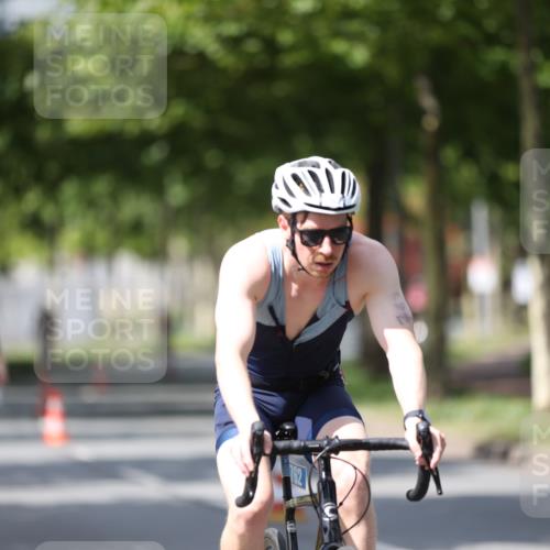 10.08.2025 - GEWOBA Citytriathlon Bremen Yannick Fuchs http://msf.ph/oto/8559243 10.08.2025 12:38:53 Radfahren 555, 658, 662, 720, 740, 762, 772, 797, 892, 940, 969, 978, 1019 meine-sportfotos.de